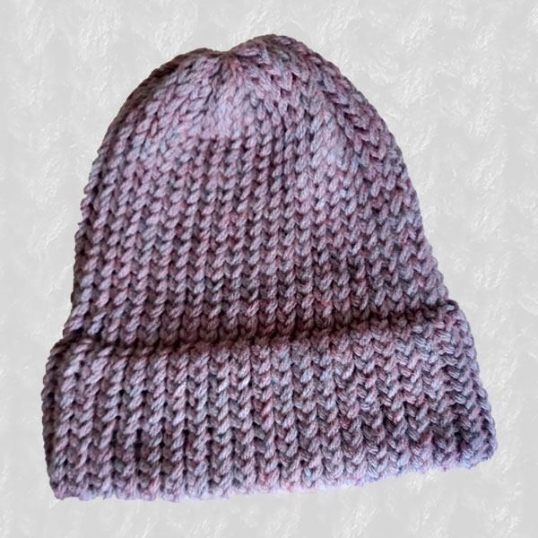 Beanie Large: Winter Cabin
